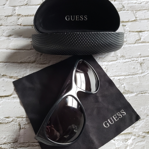 NWOT Guess Polarized Designer Sunglasses w/ Hard Case - Picture 7 of 11